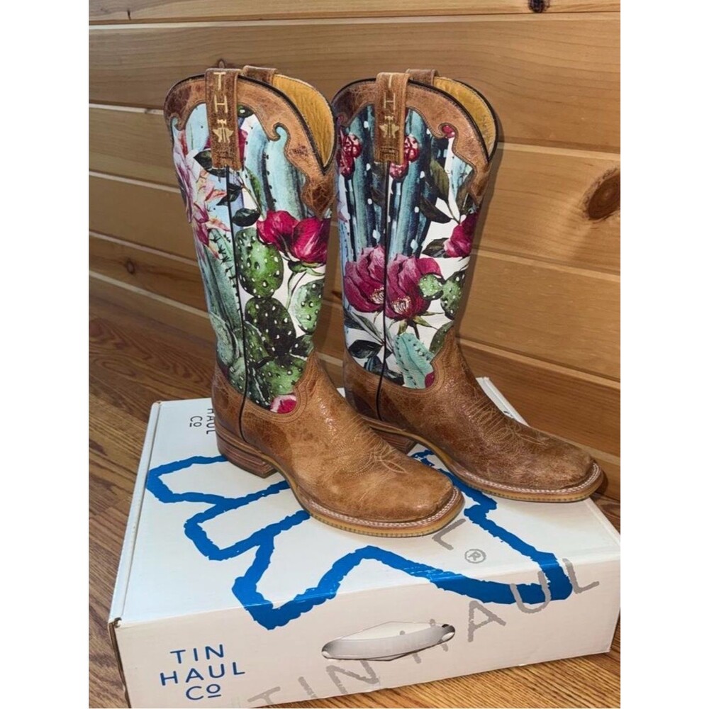 Tin Haul women’s 8.5 Cactilicious “looking sharp” sole. Western toe squared boot